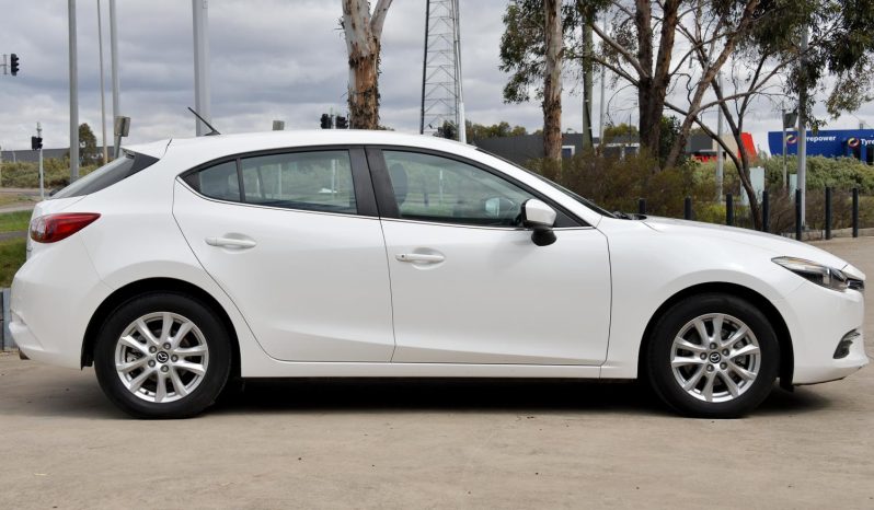 
								2017 Mazda 3 Touring 2.0L Auto Hatchback full									