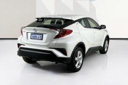 
										2019 Toyota C-HR 1.2L Turbo Auto 2WD SUV full									